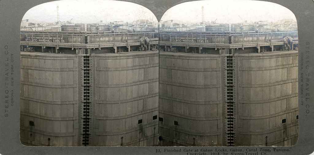 A stereograph displaying the Gatun Locks gate at the Panama Canal